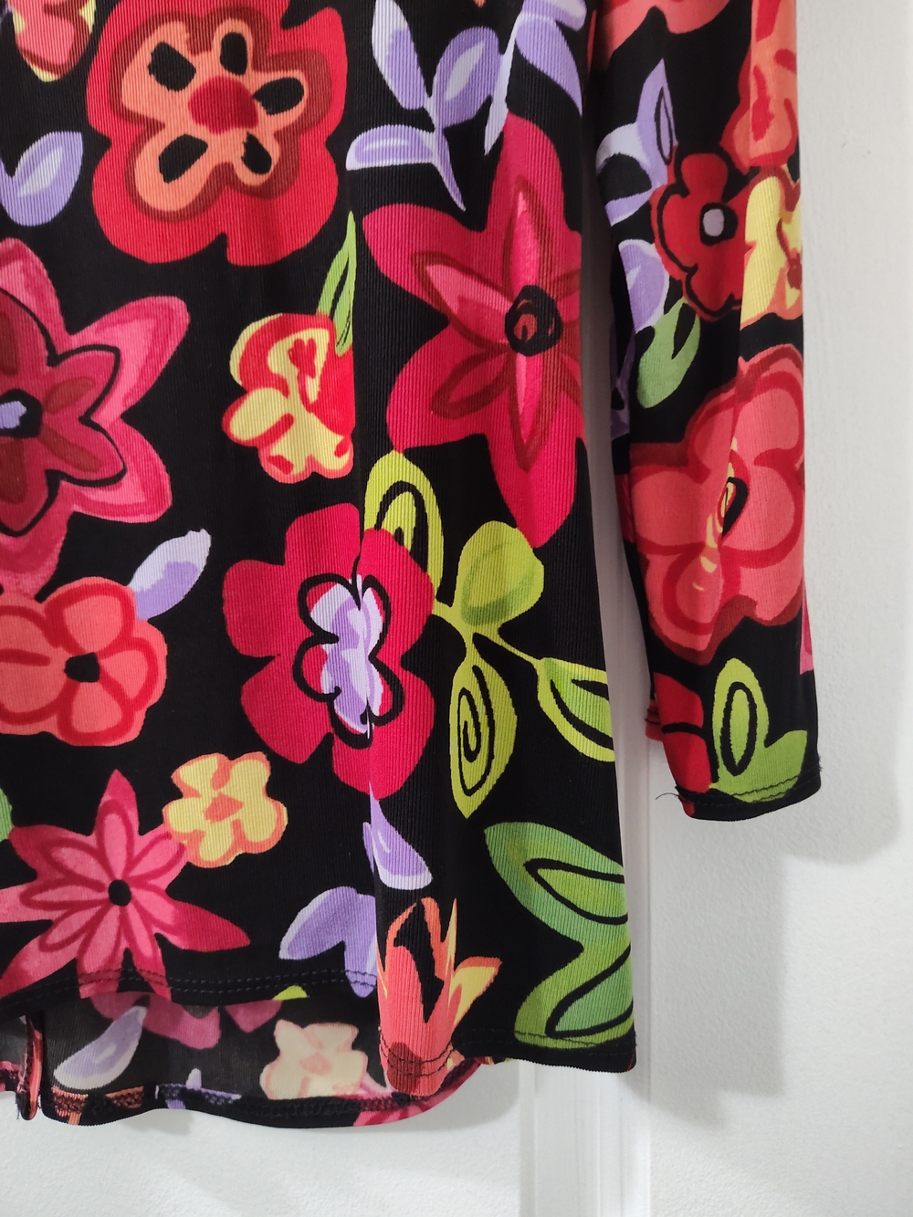 Choices Black Floral V-Neck Tunic with Decorative Brooch Built-in Camisole Vtg - Picture 14 of 14